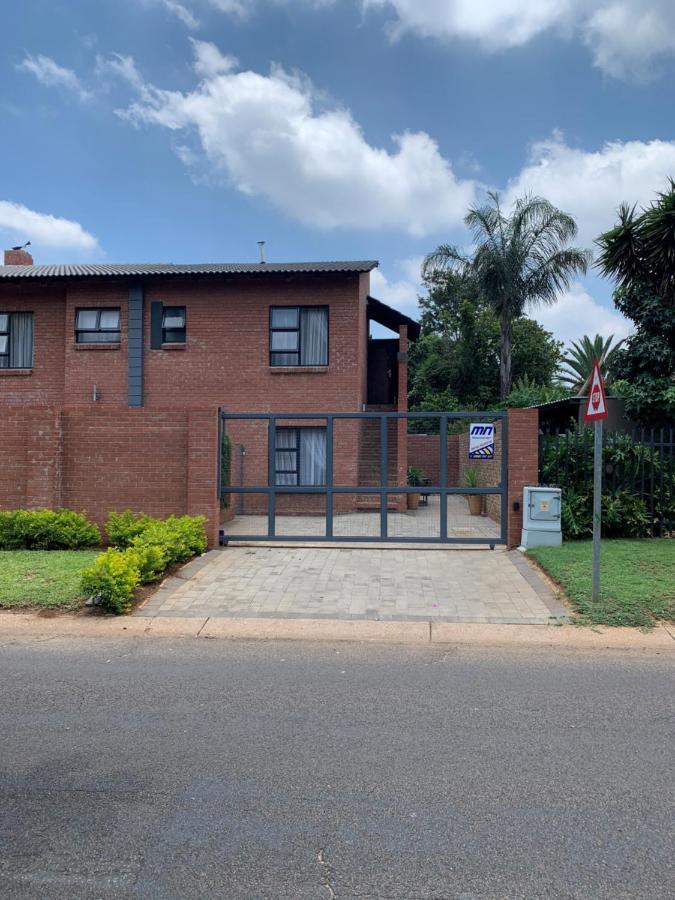 The Chameleon Hotel Centurion Exterior photo