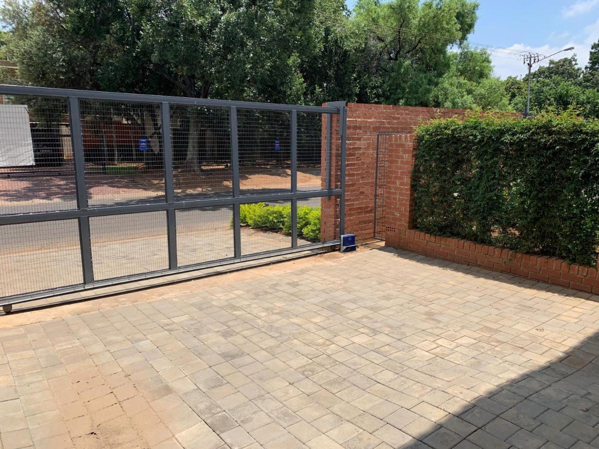The Chameleon Hotel Centurion Exterior photo